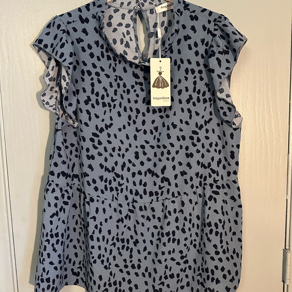 Angashion short sleeve blue spotted top, L, NWT